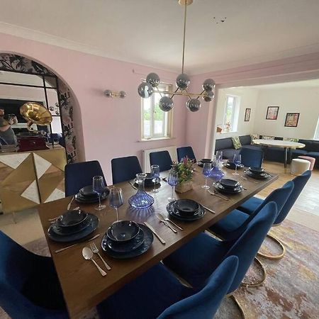 Luxury 4-5 Bed Home With Games Room And Balcony Ньютаун Екстер'єр фото
