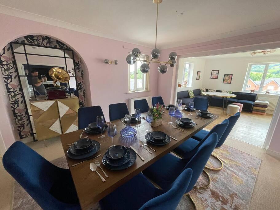 Luxury 4-5 Bed Home With Games Room And Balcony Ньютаун Екстер'єр фото
