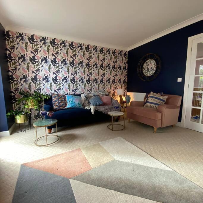 Luxury 4-5 Bed Home With Games Room And Balcony Ньютаун Екстер'єр фото
