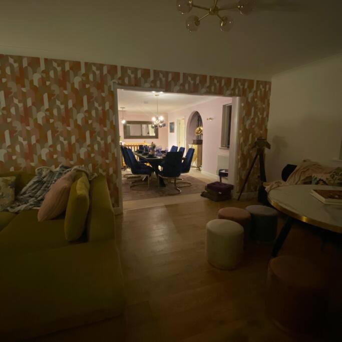 Luxury 4-5 Bed Home With Games Room And Balcony Ньютаун Екстер'єр фото