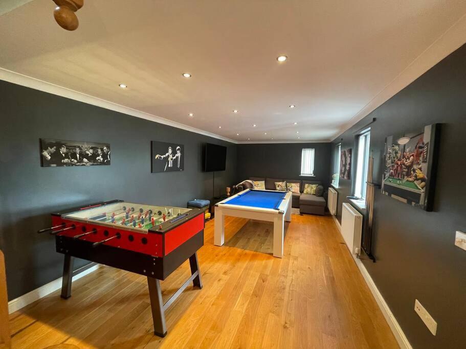 Luxury 4-5 Bed Home With Games Room And Balcony Ньютаун Екстер'єр фото